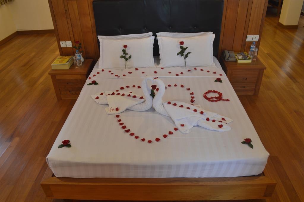 יאנגון Queen'S Park Hotel מראה חיצוני תמונה