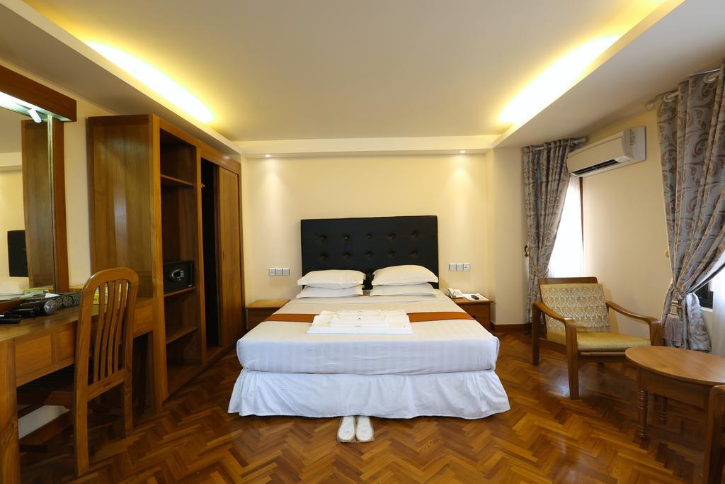 יאנגון Queen'S Park Hotel מראה חיצוני תמונה
