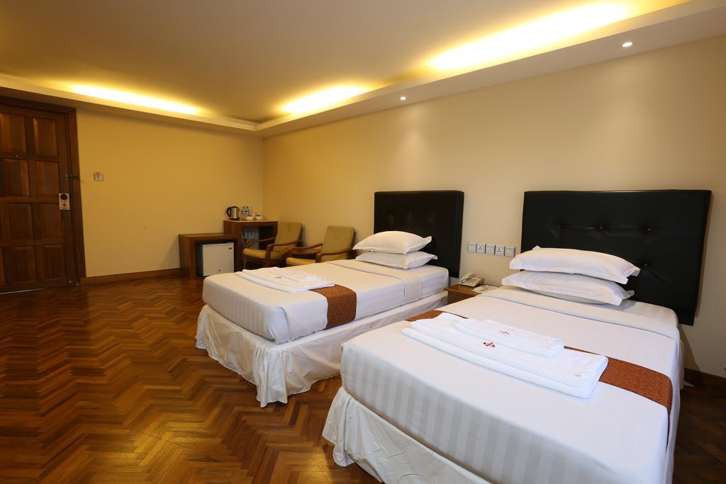 יאנגון Queen'S Park Hotel מראה חיצוני תמונה