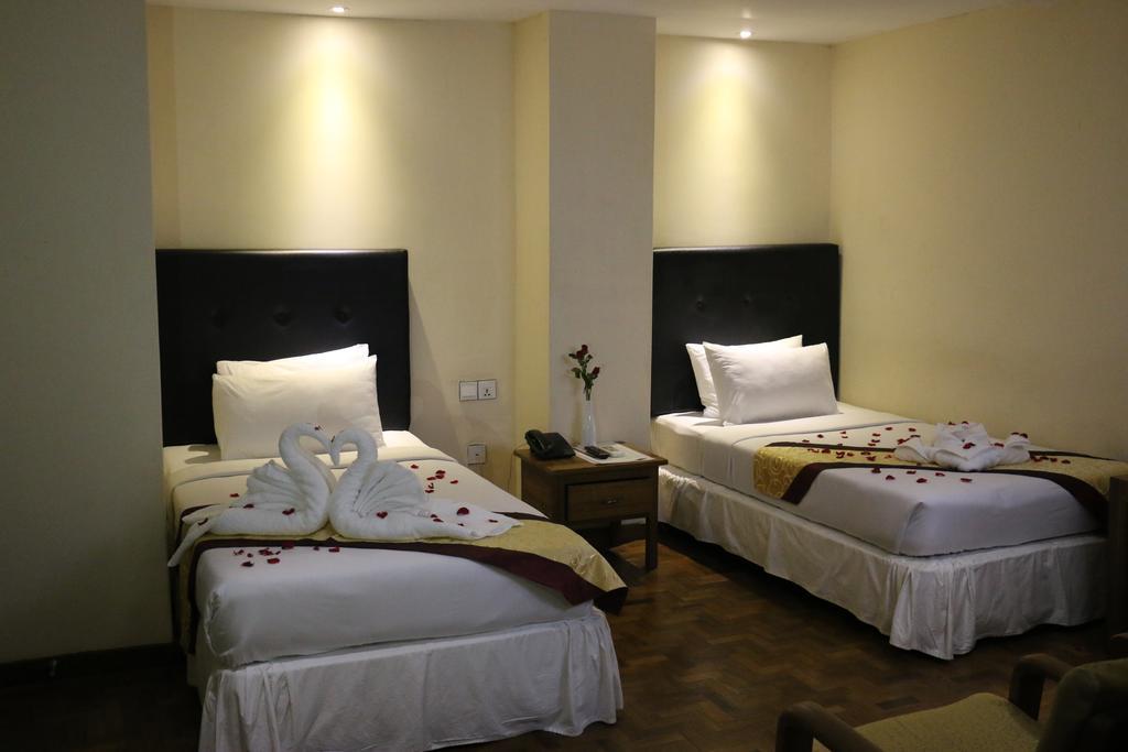 יאנגון Queen'S Park Hotel מראה חיצוני תמונה