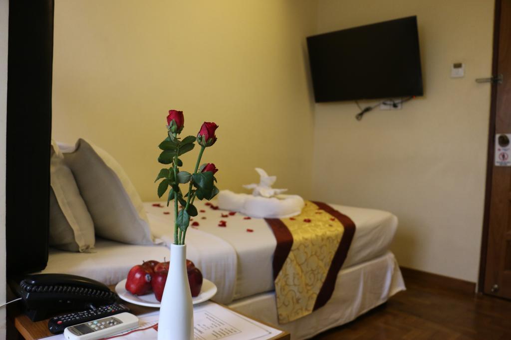 יאנגון Queen'S Park Hotel מראה חיצוני תמונה