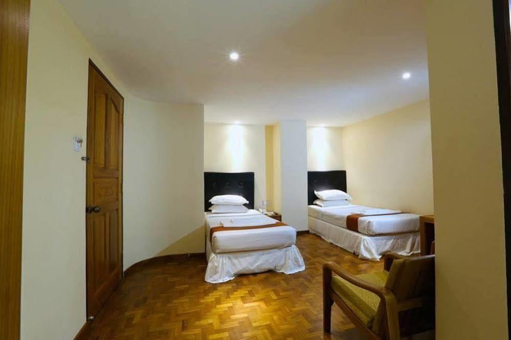 יאנגון Queen'S Park Hotel מראה חיצוני תמונה