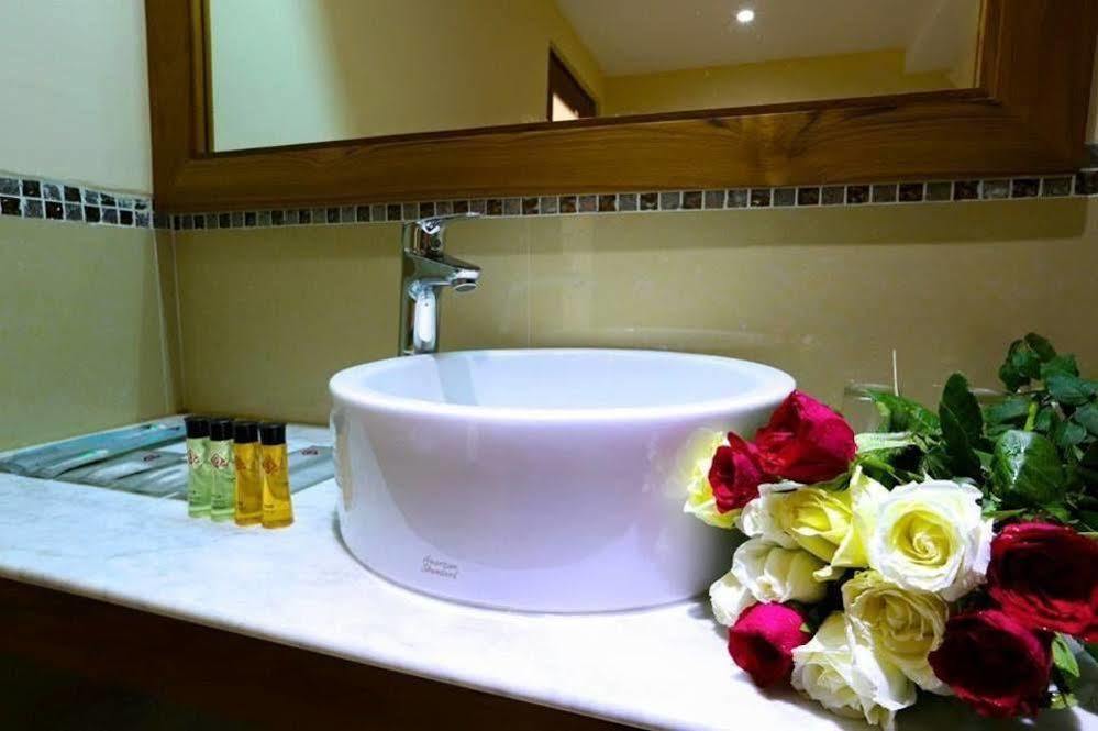יאנגון Queen'S Park Hotel מראה חיצוני תמונה