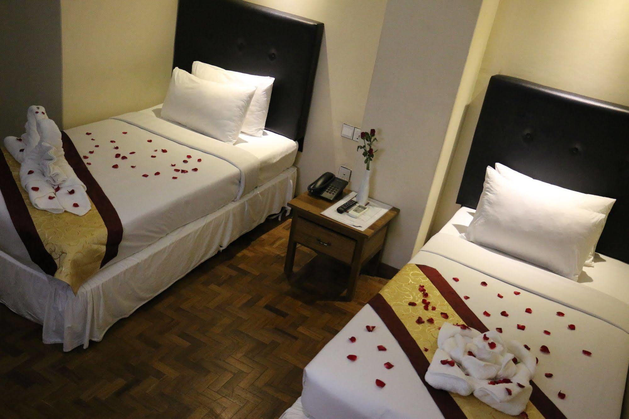 יאנגון Queen'S Park Hotel מראה חיצוני תמונה