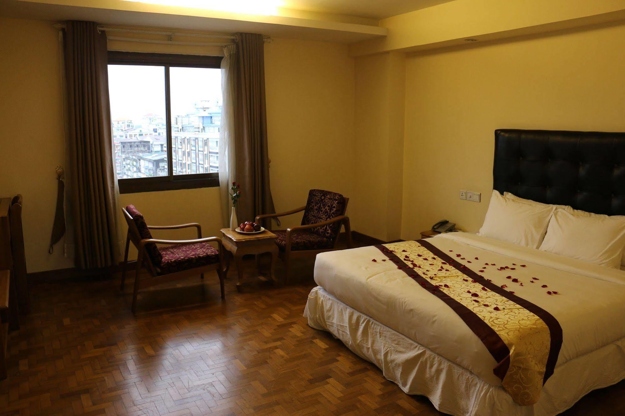 יאנגון Queen'S Park Hotel מראה חיצוני תמונה