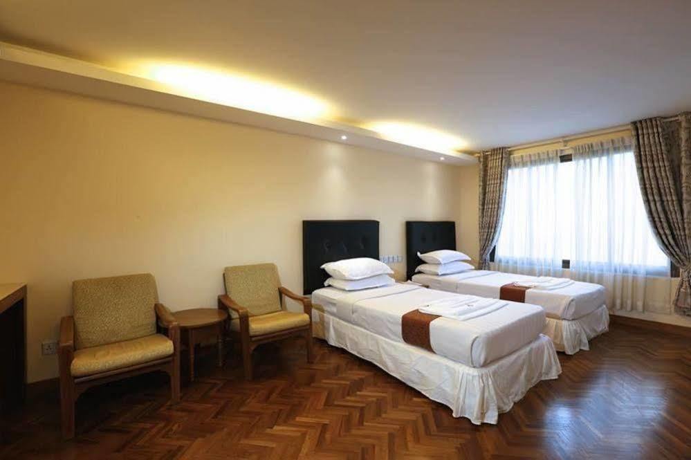 יאנגון Queen'S Park Hotel מראה חיצוני תמונה
